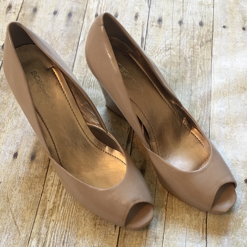 BCBG TAN WEDGES 8.5 8 1/2